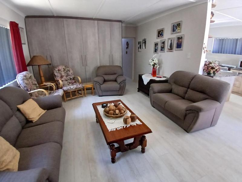 4 Bedroom Property for Sale in Stilbaai Wes Western Cape